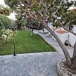 Cool 4-bedroom With Sea Views וילה