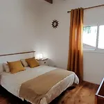 Cool 4-bedroom With Sea Views וילה *