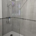 Cool 4-bedroom With Sea Views וילה *