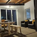 וילה Cool 4-bedroom With Sea Views