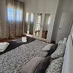 Cool 4-bedroom With Sea Views וילה *