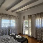 וילה Cool 4-bedroom With Sea Views *