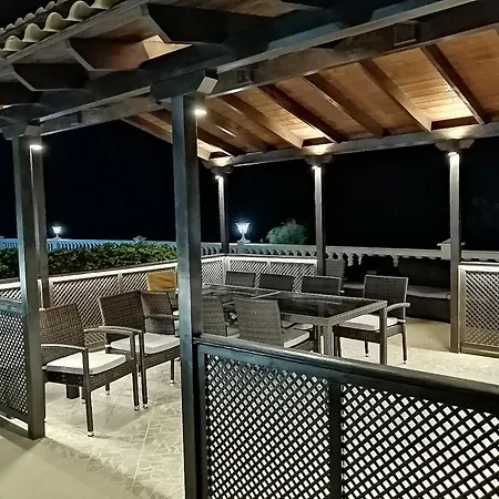 Cool 4-bedroom With Sea Views Villa Tijoco de Abajo