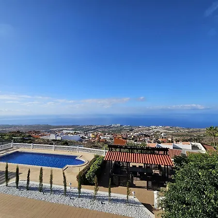 Cool 4-bedroom With Sea Views Villa