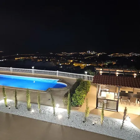 Villa Cool 4-bedroom With Sea Views *