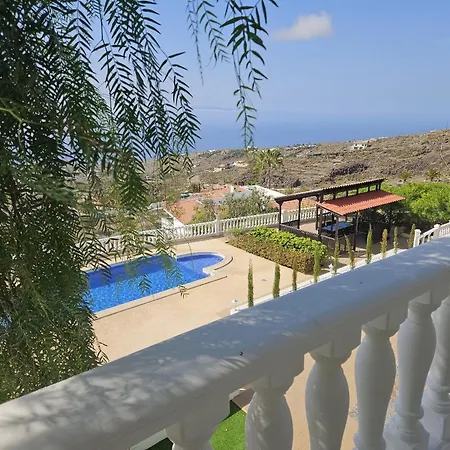 Cool 4-bedroom With Sea Views * Tijoco de Abajo