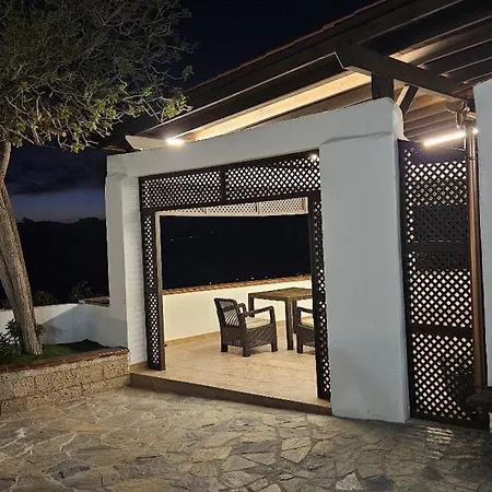 Cool 4-bedroom With Sea Views *