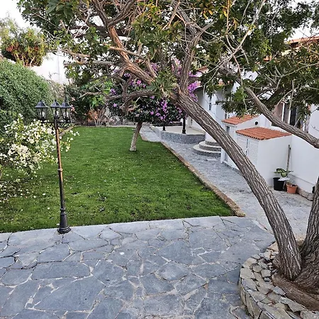 Cool 4-bedroom With Sea Views Villa Tijoco de Abajo
