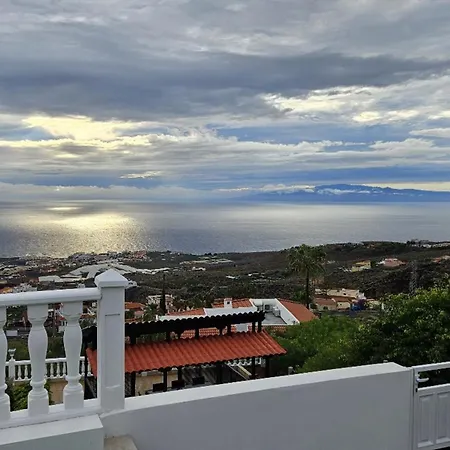 Cool 4-bedroom With Sea Views Villa Tijoco de Abajo
