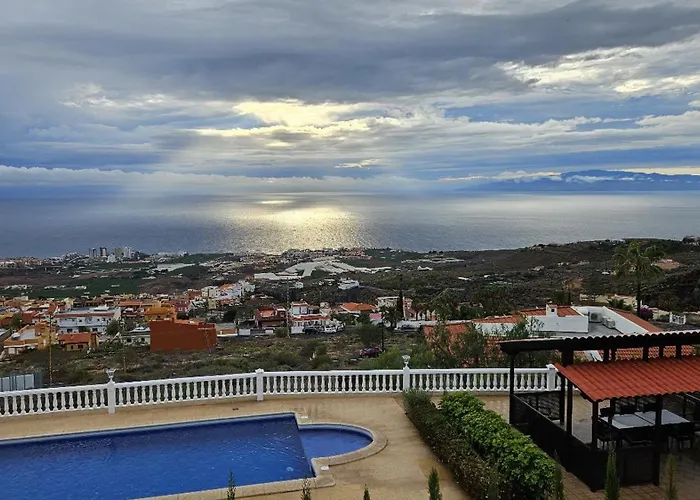 Cool 4-bedroom With Sea Views *