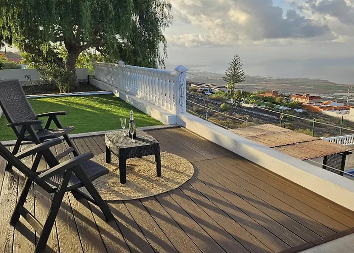 Cool 4-bedroom With Sea Views Villa Tijoco de Abajo