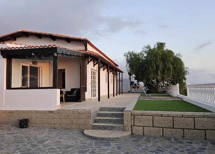 Cool 4-bedroom With Sea Views Villa Tijoco de Abajo