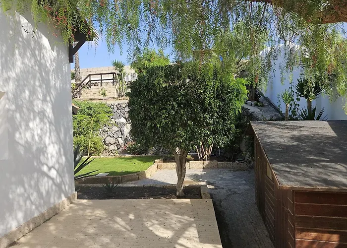 Cool 4-bedroom With Sea Views Villa Tijoco de Abajo