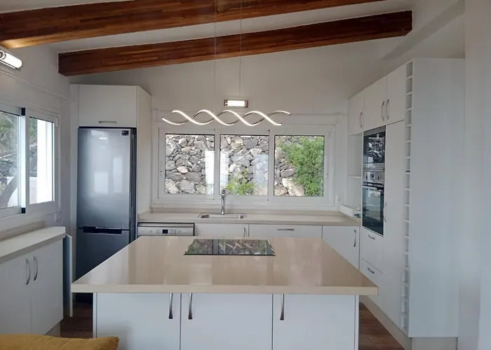 Cool 4-bedroom With Sea Views Villa Tijoco de Abajo